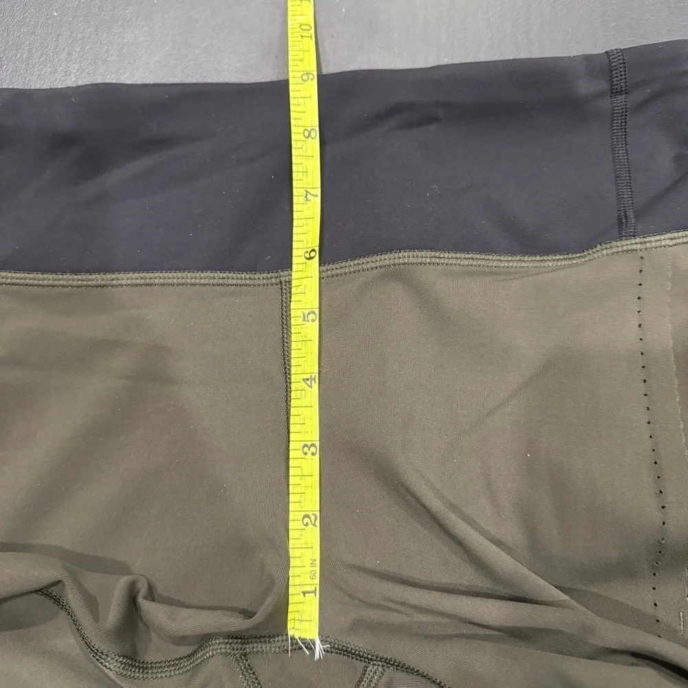 Lululemon Green and Black Smooth Stride Crop